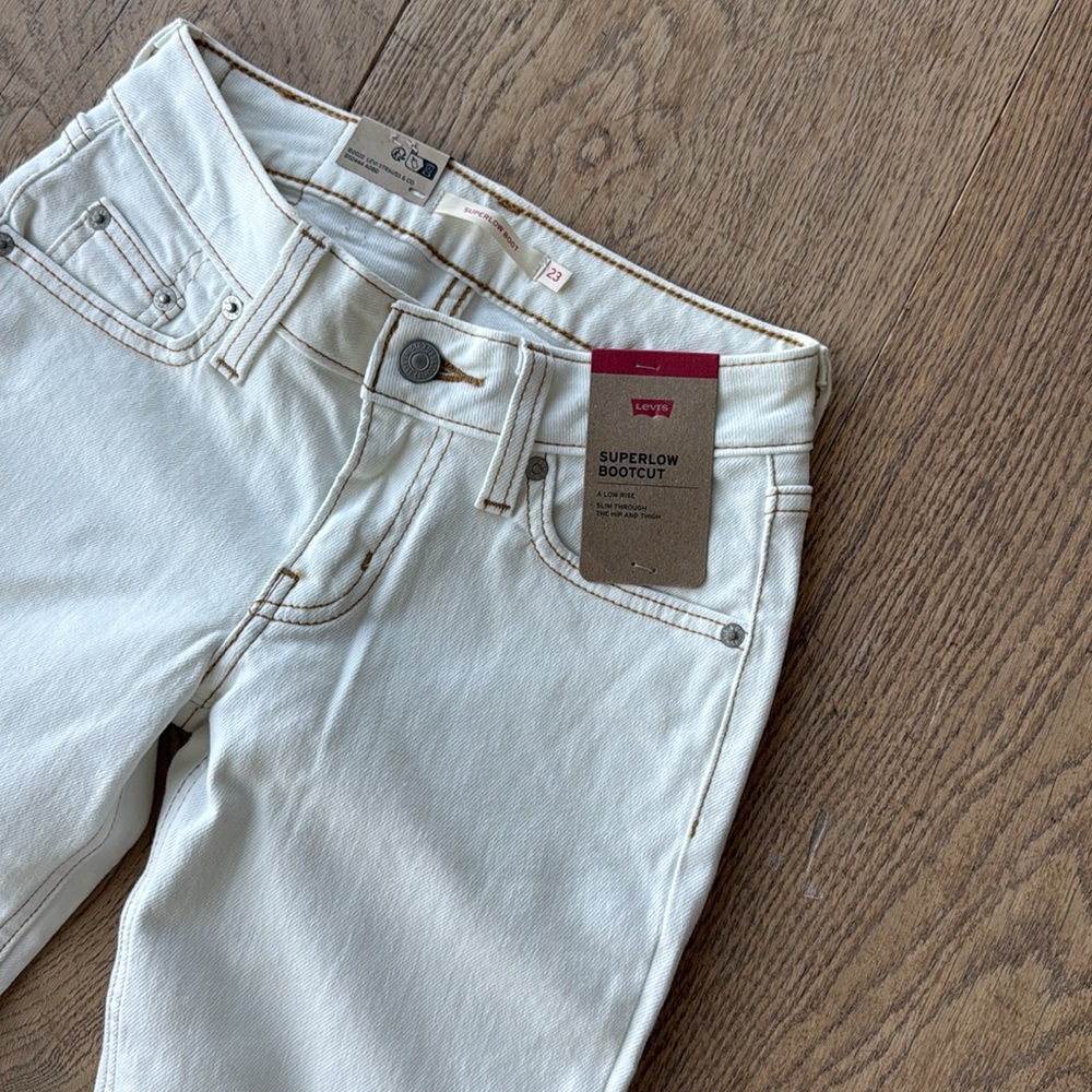 NWT SUPER LOW BOOT CUT LEVI’S - Picture 2 of 6